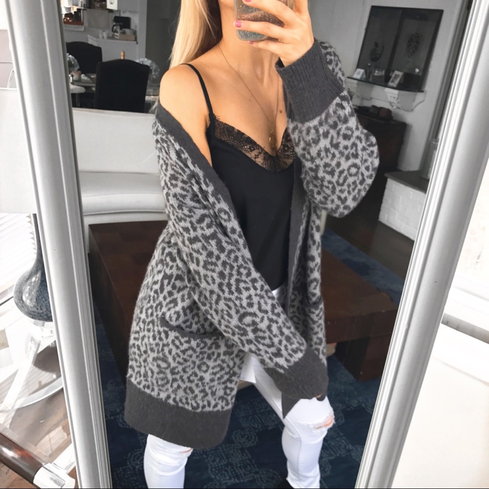 🆕 LUCKY BRAND GREY LEOPARD PRINT CARDIGAN SWEATER - Picture 5 of 8